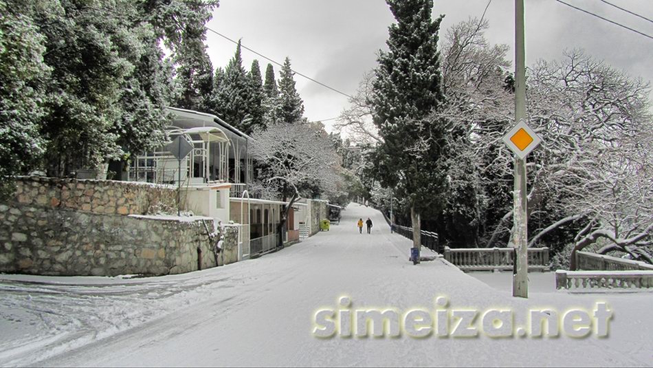Снег на улицах Симеиза